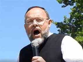 Henry Hildebrandt, le pasteur de l'Église de Dieu d'Aylmer, était l'un des orateurs dimanche lors d'un rassemblement anti-lockdown à la place du Musée de Woodstock.