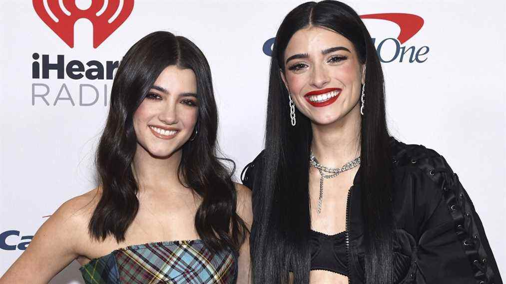 

	
		Les stars les mieux rémunérées de TikTok: Charli et Dixie D'Amelio ont récolté 27,5 millions de dollars en 2021 Les plus populaires doivent lire S'inscrire aux newsletters sur les variétés Plus de nos marques
	
	
