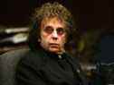 Le producteur de musique Phil Spector est décédé le samedi 16 janvier 2021 après avoir reçu un diagnostic de COVID-19 il y a quatre semaines alors qu'il purgeait une peine pour meurtre.