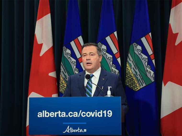 Mandat pour permettre au personnel de santé positif au COVID de travailler, dit Kenney