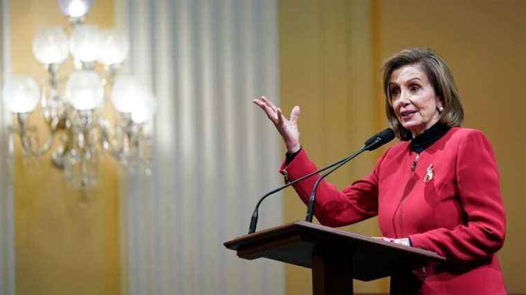 Nancy Pelosi a fait s’asseoir tout le monde à travers une chanson de Hamilton pour l’anniversaire de l’insurrection