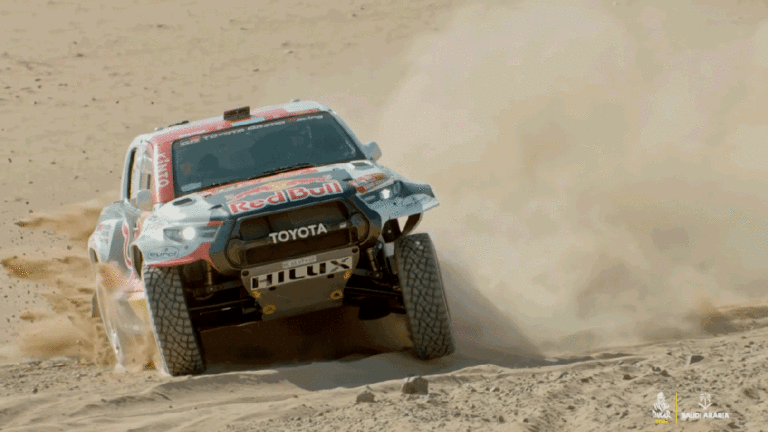 Nasser Al-Attiya de Toyota remporte la première étape du Dakar, Audi s’effondre