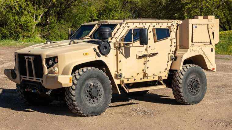 Oshkosh dévoile un hybride eJLTV silencieux mais mortel