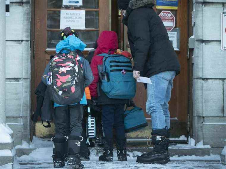 Parents dans le noir face aux cas de COVID-19 dans les écoles