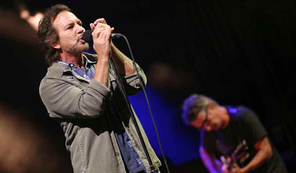 

	
		Pearl Jam et Tom Morello exhortent les États-Unis à agir sur la crise humanitaire en Afghanistan Les plus populaires doivent être lus S'inscrire aux bulletins d'information sur les variétés Plus de nos marques
	
	
