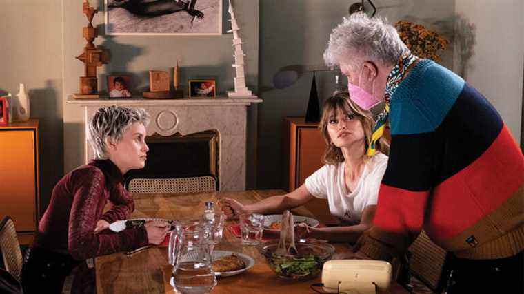 

	
		Pedro Almodovar sur la création d'une narration "rapide et tendue" grâce à l'édition dans "Parallel Mothers" Les plus populaires doivent être lus Inscrivez-vous aux newsletters Variety Plus de nos marques
	
	
