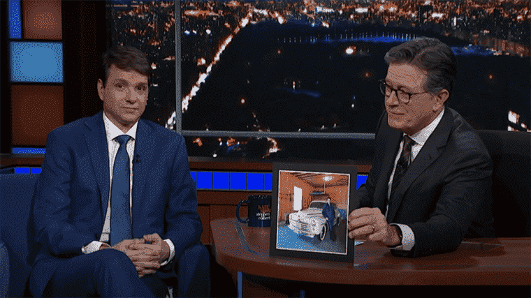 Ralph Macchio dit à un Stephen Colbert envieux qu’il a toujours la voiture « wax on, wax off »