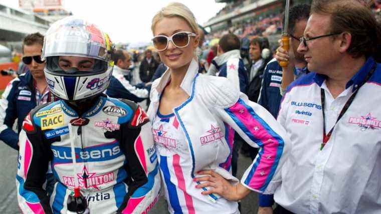 Rappelez-vous quand Paris Hilton a parrainé une équipe de course de motos ?