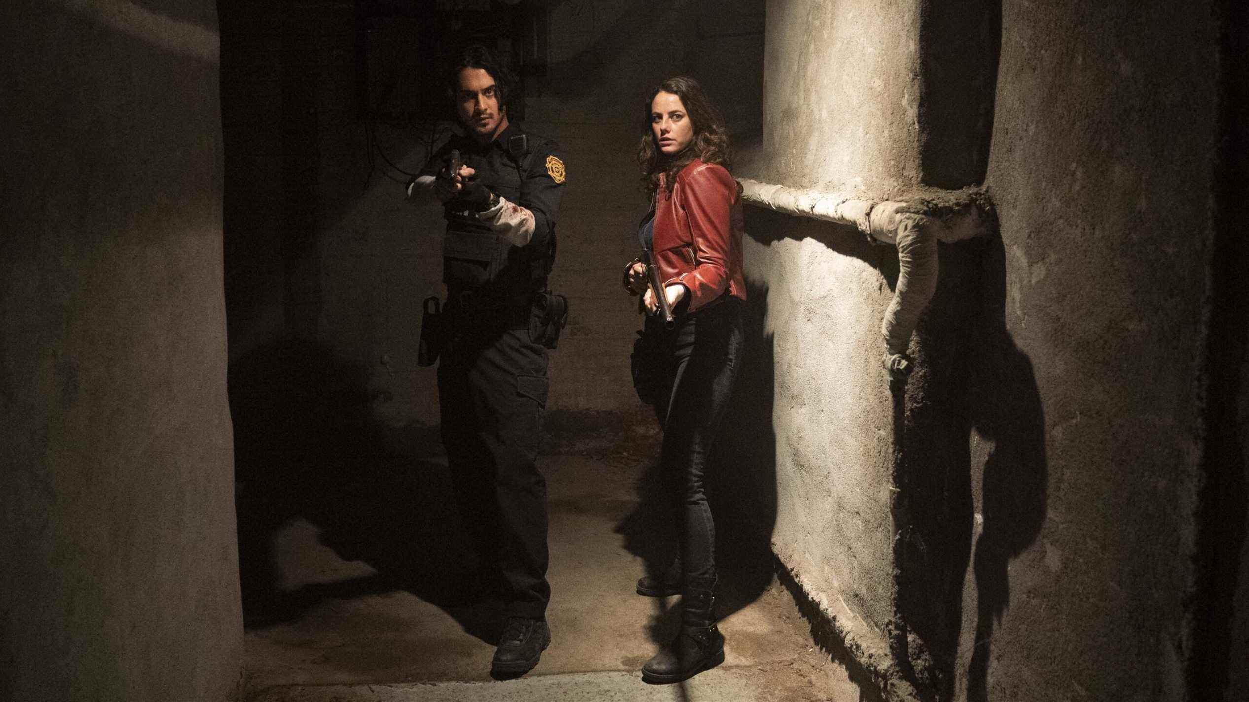 Resident Evil: Bienvenue à Raccoon City Review: Kaya Scodelario déchiquette les zombies dans un redémarrage amusant
