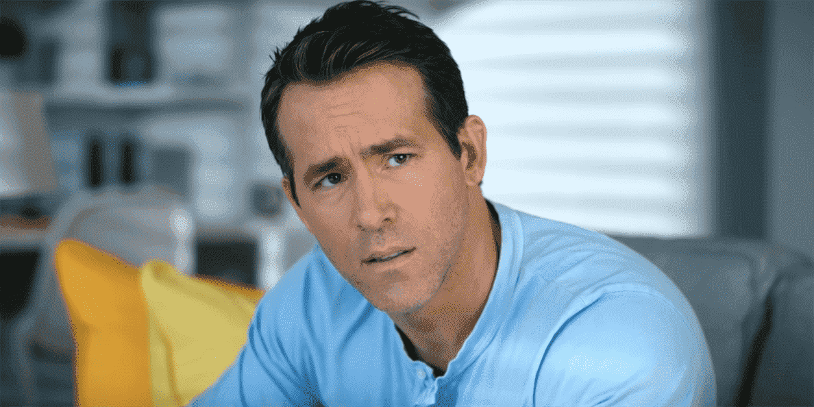 Ryan Reynolds est tout au sujet des tronçonneuses, des haches et de la bêtise dans la première bande-annonce du nouveau spectacle de Snapchat
