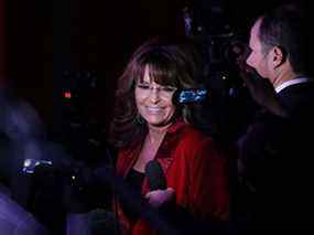 L'ancienne gouverneure Sarah Palin (R-AK) assiste à la soirée électorale du candidat présidentiel républicain Donald Trump au New York Hilton Midtown le 8 novembre 2016 à New York.  (Photo de Joe Raedle/Getty Images)