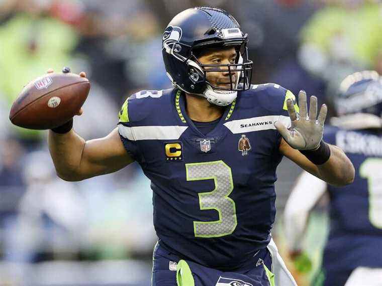 Seahawks QB Russell Wilson pour explorer les options