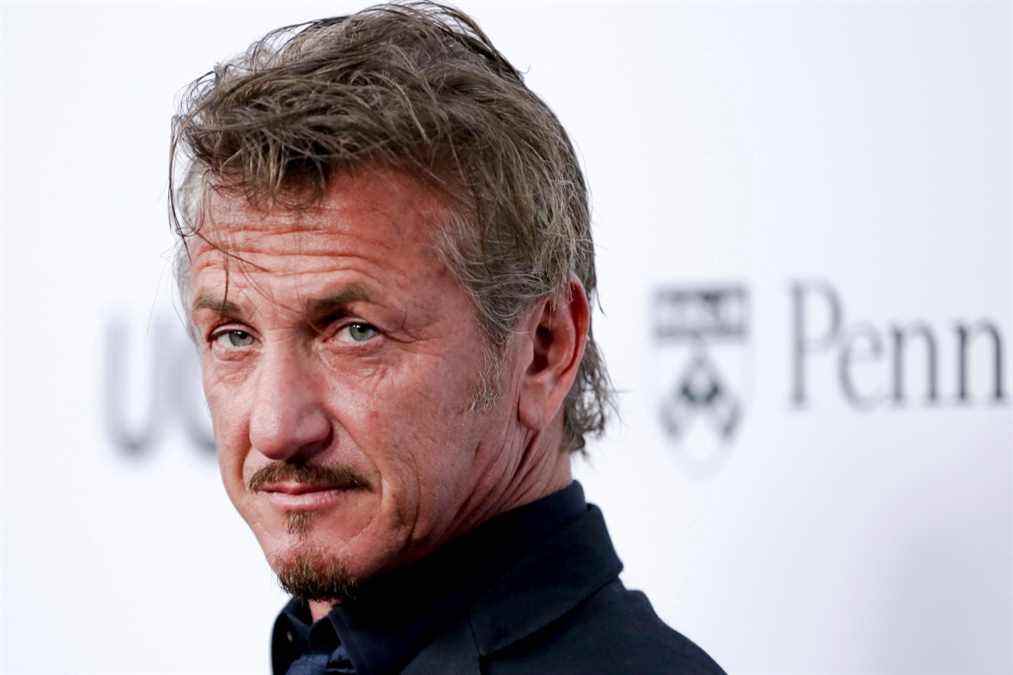 Sean Penn : Les hommes sont devenus « assez féminisés » et les « gènes lâches » les amènent à porter des jupes.
	
	
