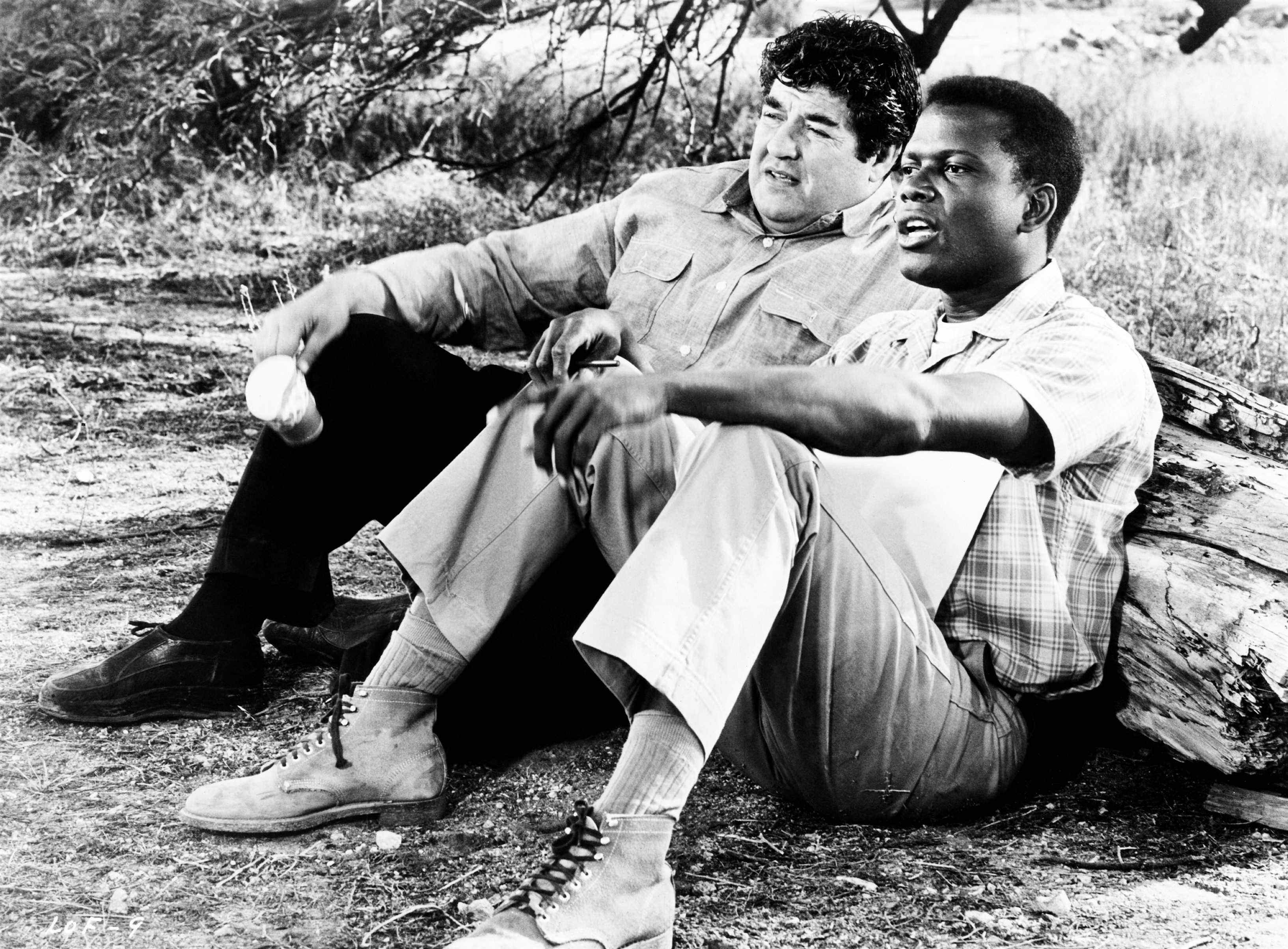 Lys des champs, de gauche à droite : Stanley Adams, Sidney Poitier, 1963