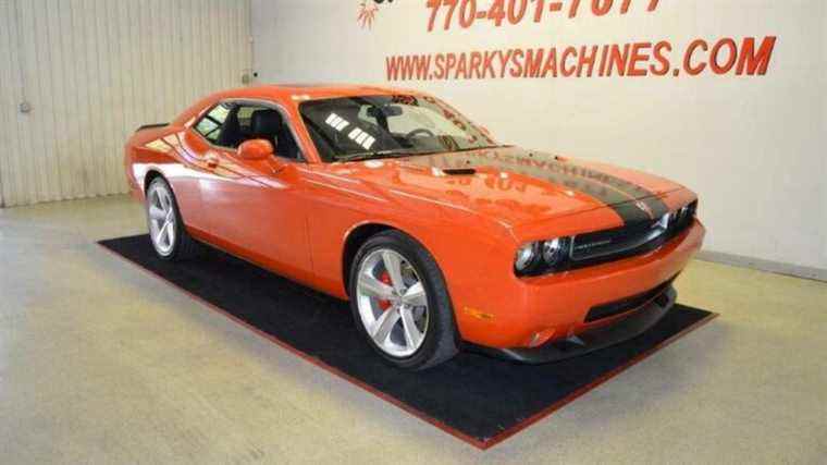 S’il vous plaît, ne payez pas 49 000 $ pour une Dodge Challenger de 14 ans