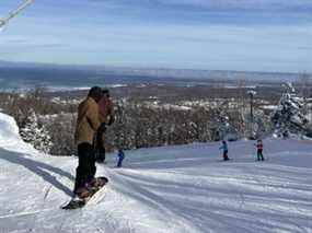 La station de ski de Brimacombe est à seulement 20 minutes à l'est d'Oshawa et à 20 minutes au sud de Peterborough.  Il y a 23 pistes, sept remontées mécaniques, deux terrains, un tapis magique pour débutants et deux chalets séparés.