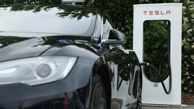 Tesla rappelle 475 000 véhicules en raison de problèmes de caméra et de coffre avant