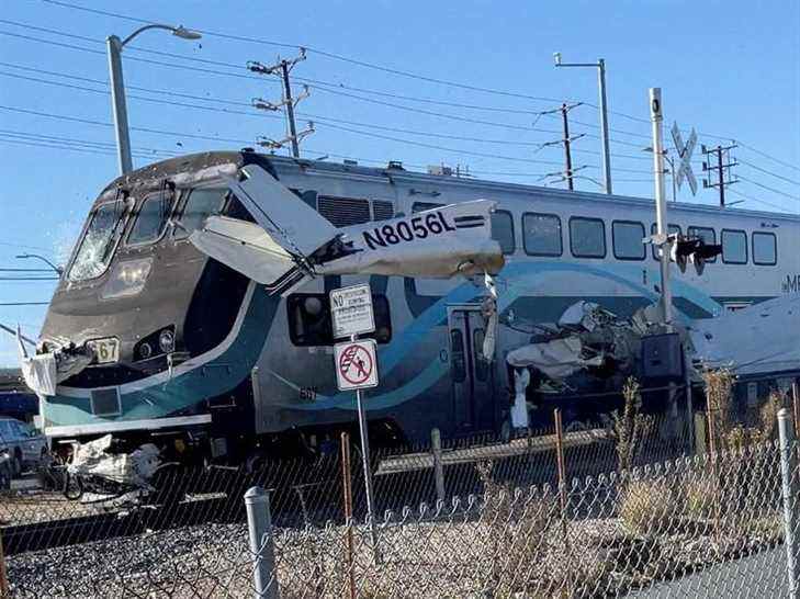 Un avion percuté par un train après s’être écrasé sur une voie ferrée en Californie