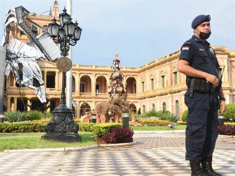 Un soldat paraguayen traversé et tué par un bois de cerf au palais présidentiel