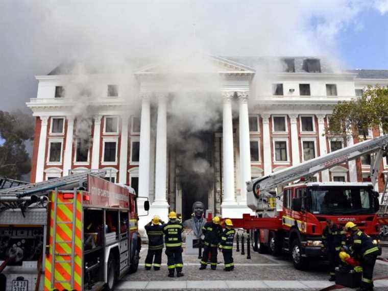 Un suspect arrêté dans le cadre de l’incendie du parlement sud-africain