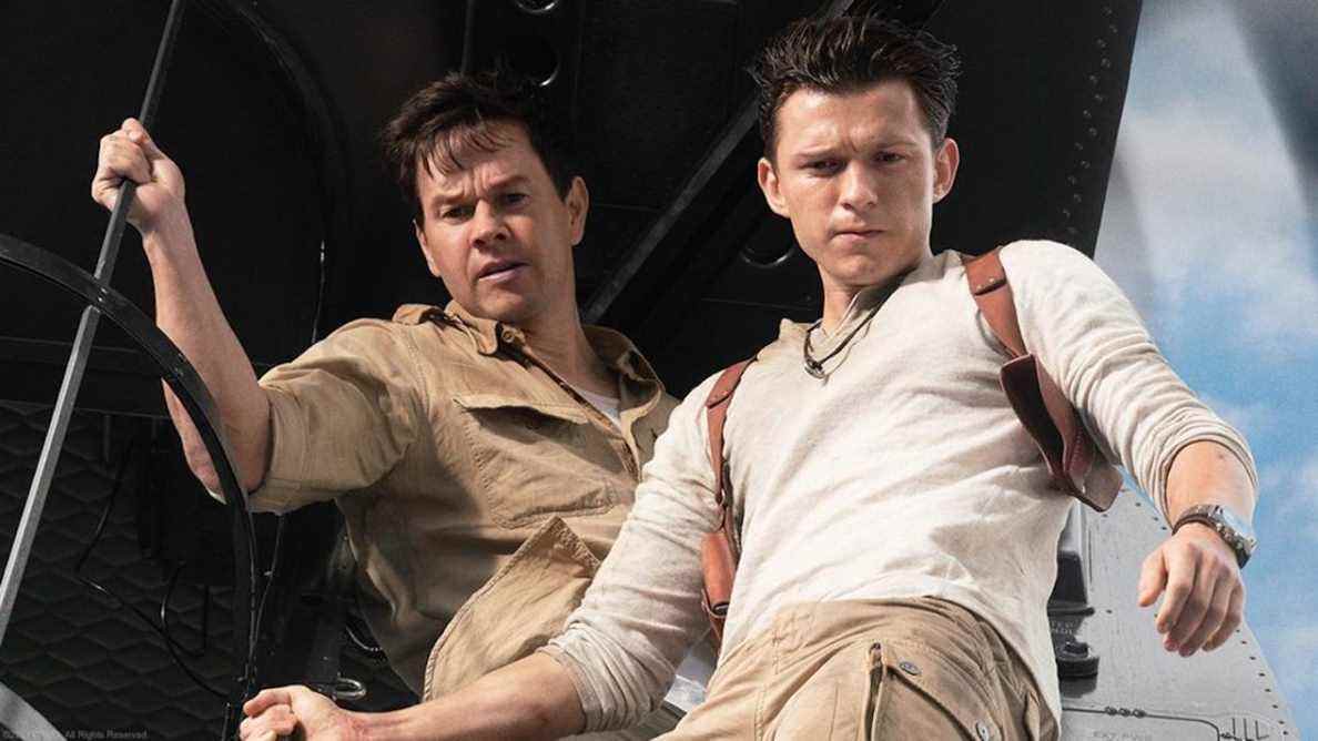 Uncharted: regardez Tom Holland se faire sortir d'un avion dans un nouveau clip étendu
