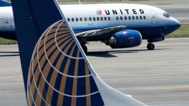 United Airlines offre aux pilotes trois fois leur salaire habituel en raison de la pénurie d’Omicron