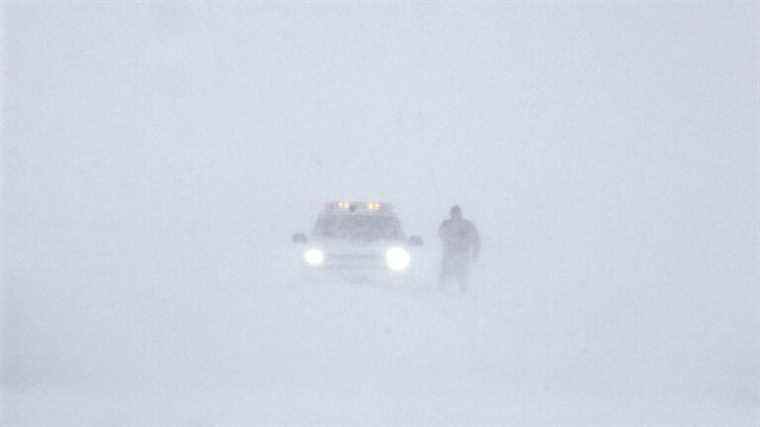 Voici ce qu’il faut mettre dans la trousse d’urgence par temps froid de votre voiture