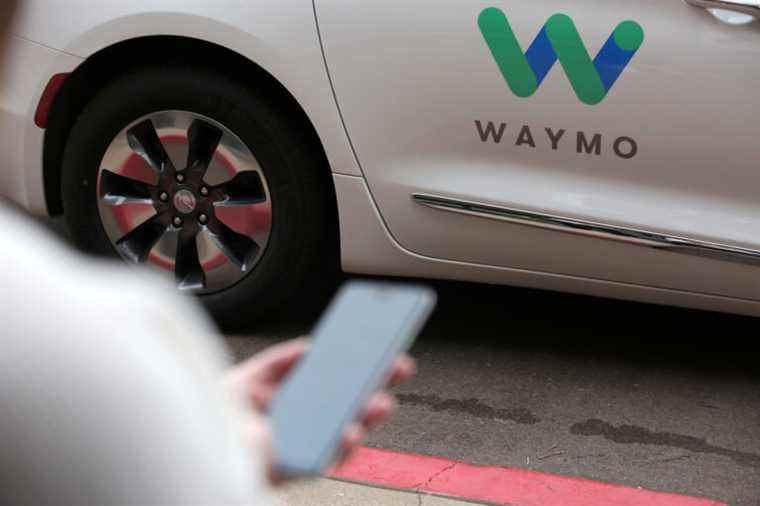 Waymo poursuit pour garder secrets les protocoles d’urgence des véhicules autonomes