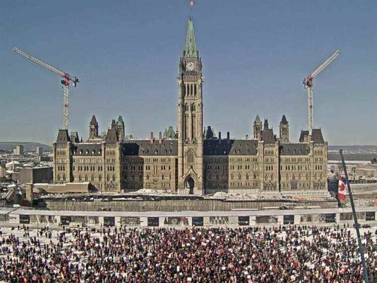 Le premier ministre Justin Trudeau reste silencieux alors que des milliers de personnes se joignent à la manifestation des camionneurs à Ottawa