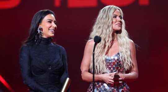 Kim, Pete et Khloé entrent dans une salle d'évasion...