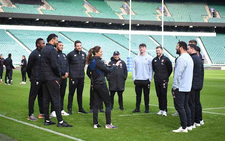 La duchesse de Cambridge rencontre des joueurs anglais lors de la séance d'entraînement de Twickenham - Jeremy Selwyn /Evening Standard 