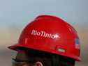 Le logo Rio Tinto sur le casque d'un visiteur dans une mine de borates à Boron, Californie, États-Unis, le 15 novembre 2019.