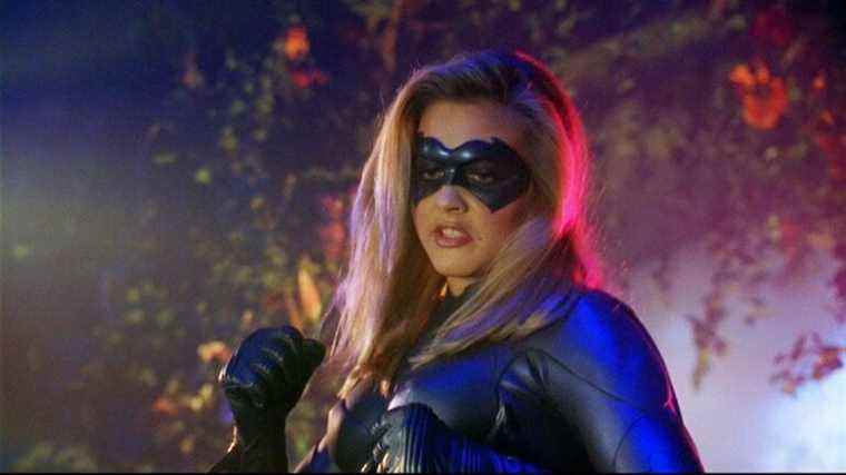 Alicia Silverstone envisagerait de reprendre son rôle de Batgirl
