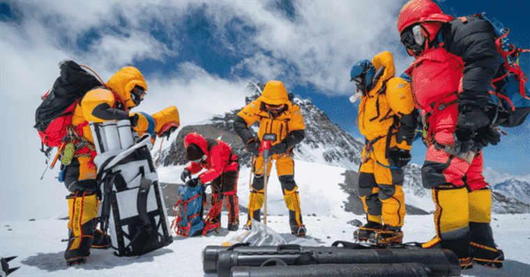 Le plus haut glacier du mont Everest perd des décennies de glace chaque année