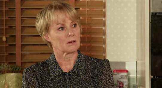 Sally Metcalfe de Coronation Street va saboter Elaine Jones alors que leurs tensions se poursuivent