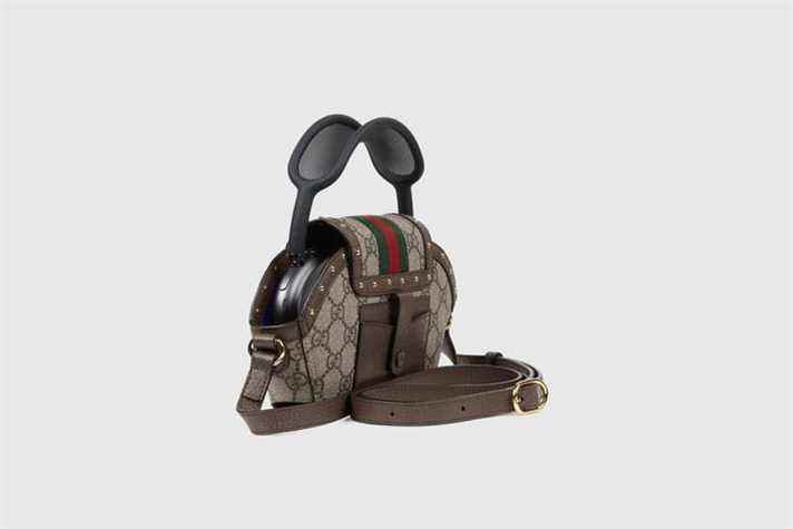 Etui Gucci AirPods Max côté gauche.