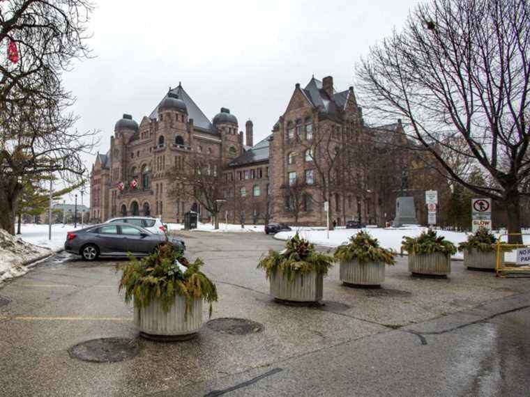 La police de Toronto ferme un segment de l’avenue University avant la manifestation prévue