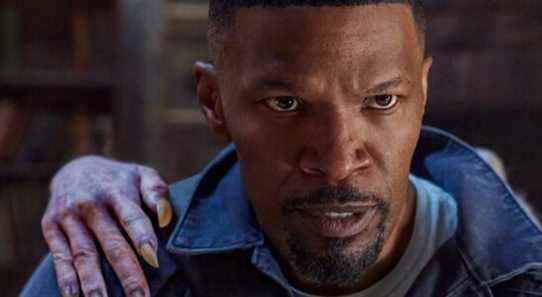 Day Shift Image montre Jamie Foxx combattant des vampires sur Netflix