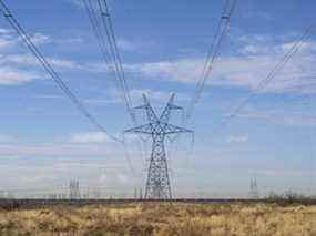 Lignes électriques aériennes près de Monahans, Texas.