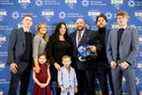 L'entraîneur-chef des Giants de New York Brian Daboll (au centre) pose avec sa famille.