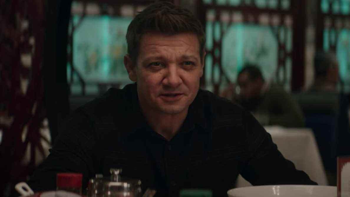 Jeremy Renner vient de partager un retour sur sa soirée de bal et, pourquoi oui, il y a un mulet impliqué
