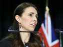 Le Premier ministre néo-zélandais Jacinda Ardern s'adresse aux médias lors d'une conférence de presse le 27 août à Wellington, en Nouvelle-Zélande.