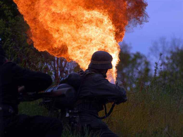 DE CHANCES ET DE FINS : effondrement du lance-flammes et autres offres décalées