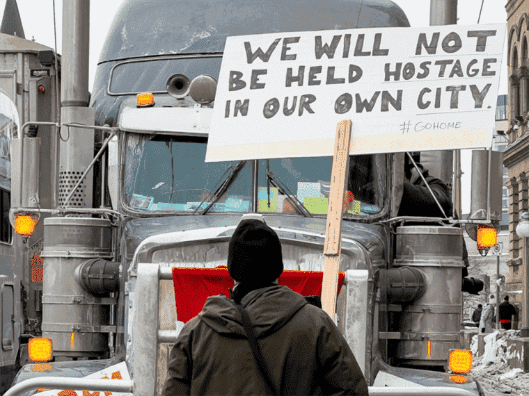 Alors que la manifestation des camionneurs passe du convoi au siège du Parlement, une lutte pour les cœurs, les esprits et le message