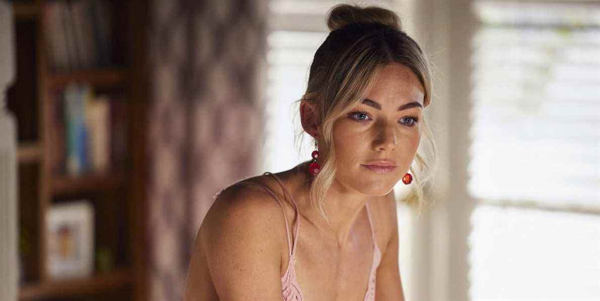 La star de Home and Away, Sam Frost, rompt son silence sur les raisons pour lesquelles elle a quitté la série

