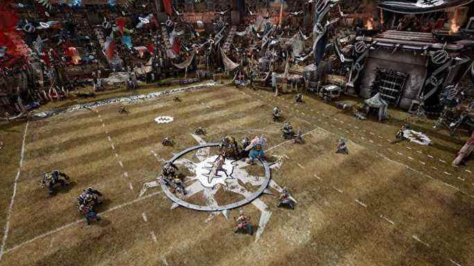 Une vue plongeante d'un terrain de football peuplé d'orcs et d'humains dans la bêta fermée de Blood Bowl 3