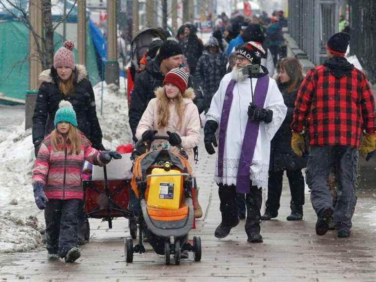 Les manifestants d’Ottawa utilisent un subterfuge à gaz pour frustrer la police