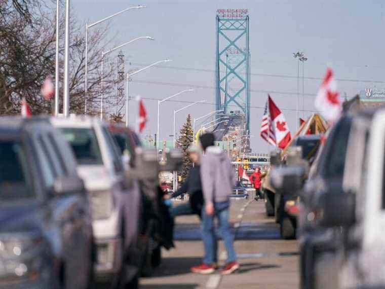 Le blocus du pont Ambassador crée des problèmes pour les épiciers et les serres