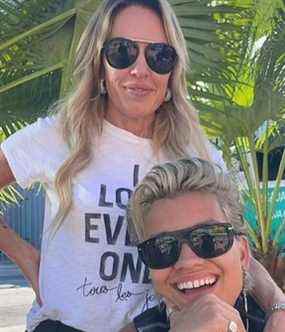 La star de Real Housewives of Orange County, Braunwyn Windham-Burke, 44 ans, est devenue gay en 2020. Elle est maintenant chaude et lourde avec le mannequin Victoria Brito.