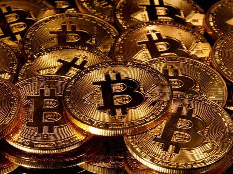 Les États-Unis accusent un couple d’avoir blanchi 4,5 milliards de dollars de bitcoins liés au piratage de 2016